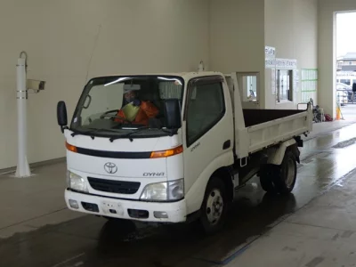 Toyota DYNA  с аукциона в Японии