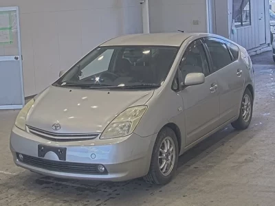 Toyota Prius  с аукциона в Японии