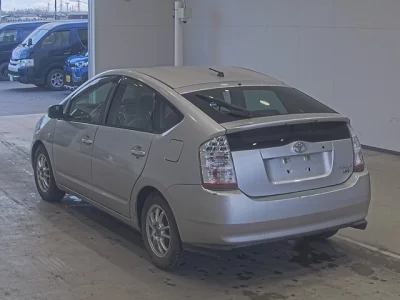 Toyota Prius  с аукциона в Японии