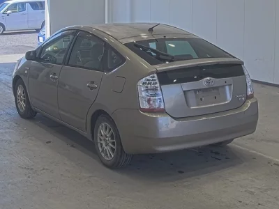 Toyota Prius  с аукциона в Японии