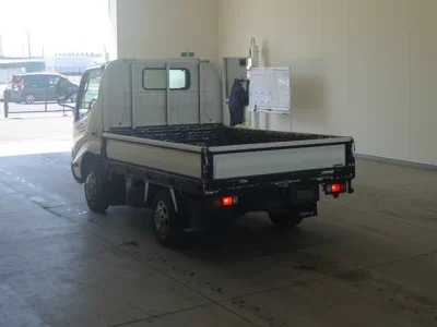 Toyota DYNA  с аукциона в Японии