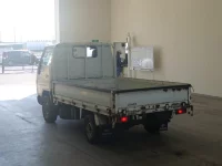 Toyota HIACE TRUCK лот № 100 оценка R  с аукциона в Японии 1