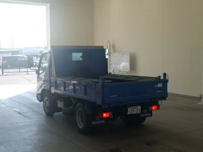 Toyota DYNA  с аукциона в Японии