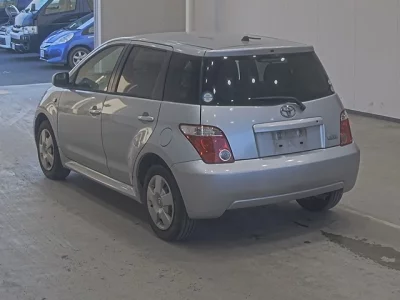 Toyota IST  с аукциона в Японии