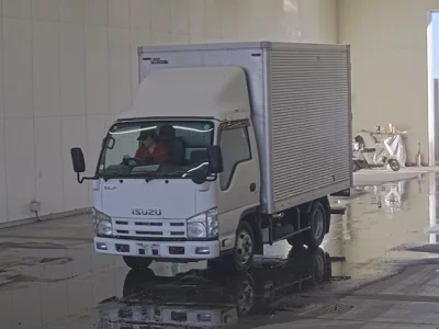 Isuzu ELF
