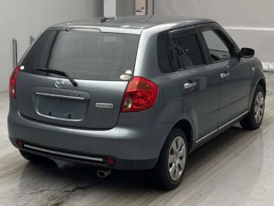 Mazda Verisa