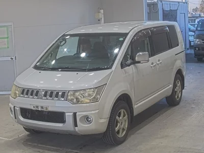 Mitsubishi DELICA D5