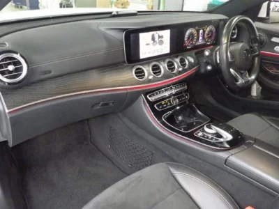 Mercedes-Benz E CLASS  с аукциона в Японии
