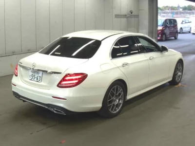 Mercedes-Benz E CLASS  с аукциона в Японии