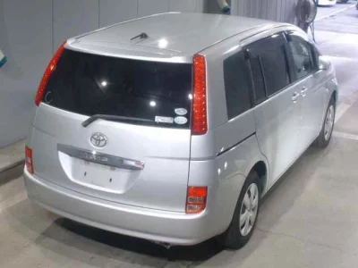Toyota ISIS