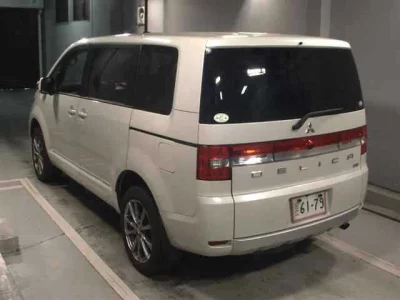 Mitsubishi Delica D:5