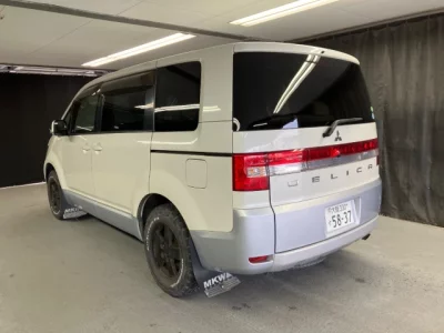 Mitsubishi Delica D:5
