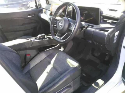 Nissan Aura
