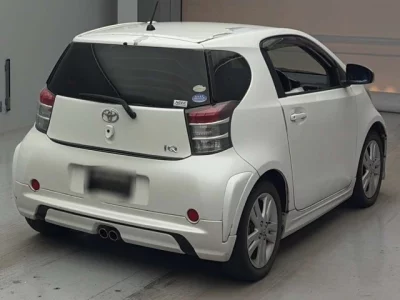 Toyota iQ
