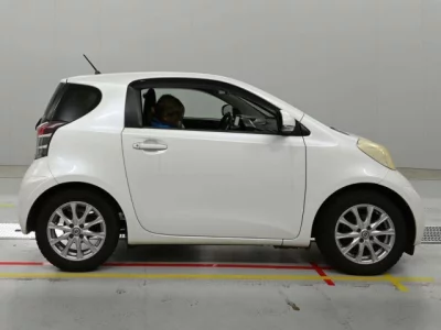 Toyota iQ