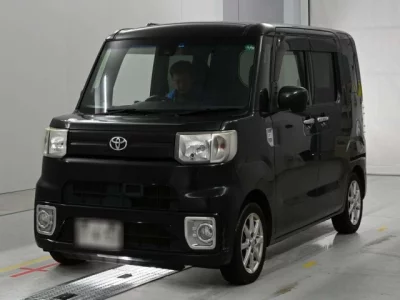 Toyota Pixis Mega