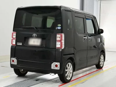 Toyota Pixis Mega