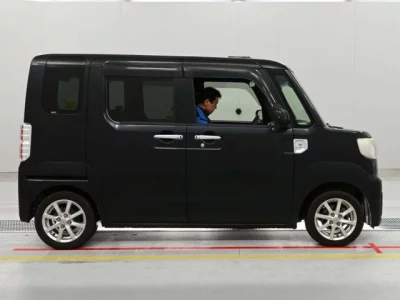 Toyota Pixis Mega