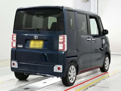 Toyota Pixis Mega