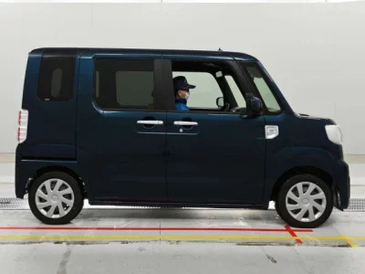 Toyota Pixis Mega