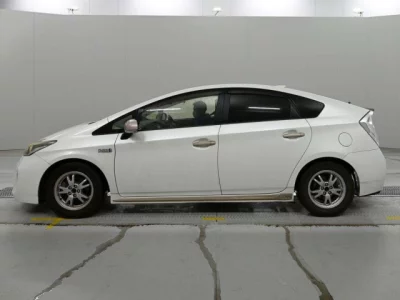 Toyota Prius PHV