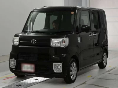 Toyota Pixis Mega