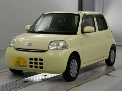 Daihatsu Esse