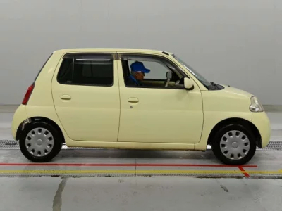 Daihatsu Esse