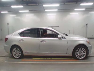 Lexus LS600h