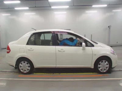 Nissan TIIDA LATIO