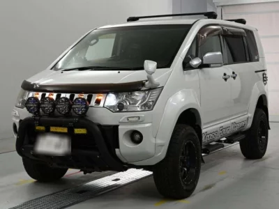 Mitsubishi Delica D:5