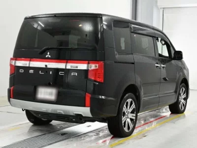 Mitsubishi Delica D:5