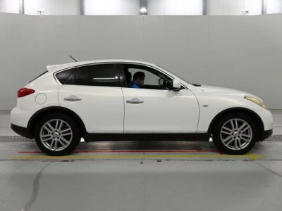 Nissan SKYLINE CROSSOVER