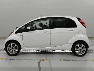 Mitsubishi i