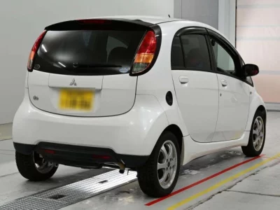 Mitsubishi i
