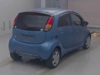 Mitsubishi i