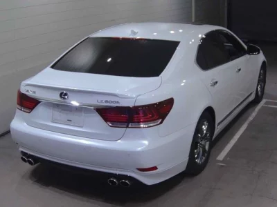 Lexus LS