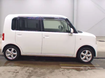Toyota Pixis Space