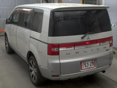 Mitsubishi Delica D:5