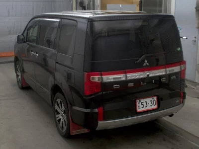Mitsubishi Delica D:5