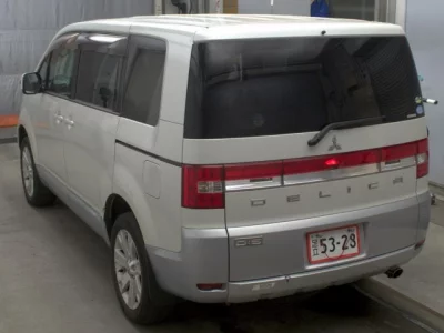Mitsubishi Delica D:5