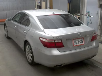 Lexus LS