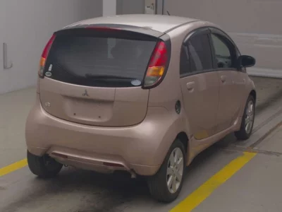 Mitsubishi i