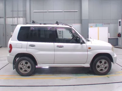 Mitsubishi Pajero iO