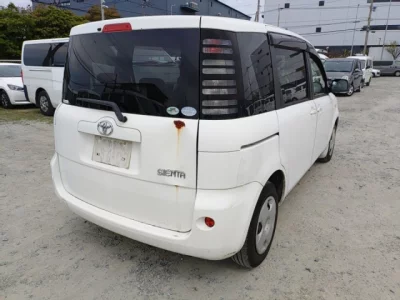 Toyota Sienta