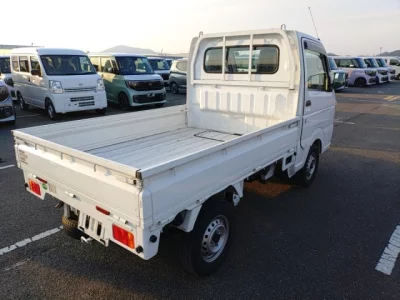Nissan NT100 Clipper