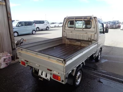 Nissan NT100 Clipper
