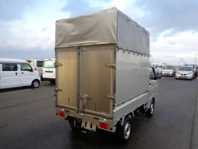 Nissan NT100 Clipper
