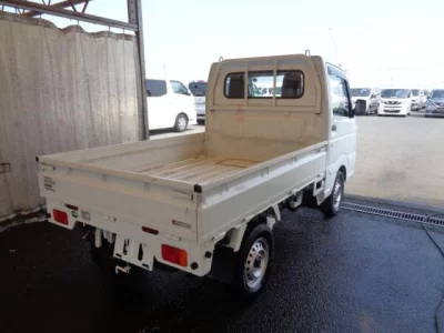 Nissan NT100 Clipper