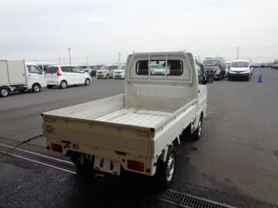Nissan NT100 Clipper
